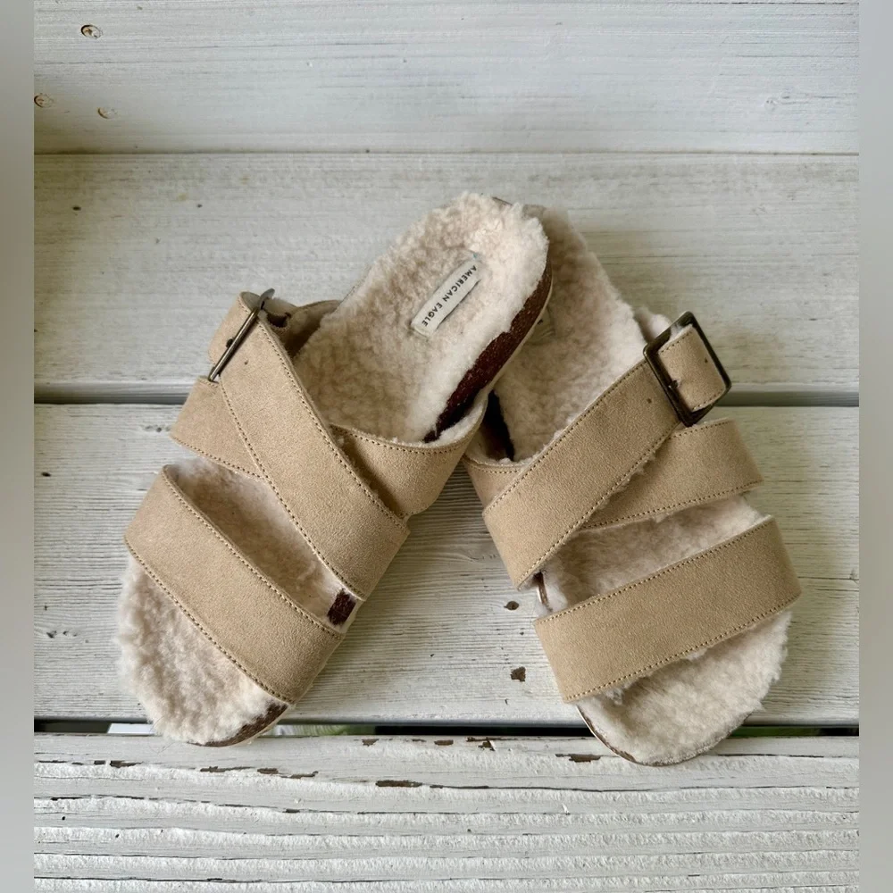 AMERICAN EAGLE, BIRKENSTOCK, SHEARLING SANDAL. NO SIZE. 10” X 3 3/4”